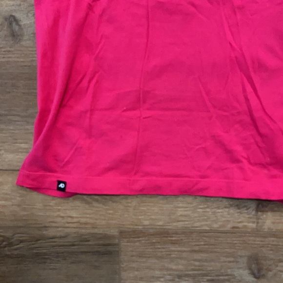 Women’s v neck Nike tee - Picture 4 of 4